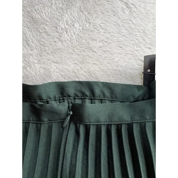 Banana Republic Satin Pleated Skirt Hunter Green Midi Petite 4P NWT Style 798408 - Picture 4 of 12